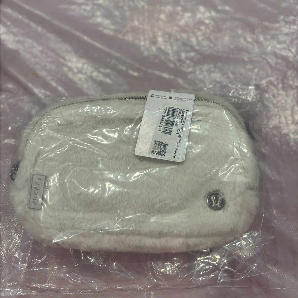 Lululemon Everywhere Belt Bag Plush Fleece Bone Silver NWT - Picture 9 of 9